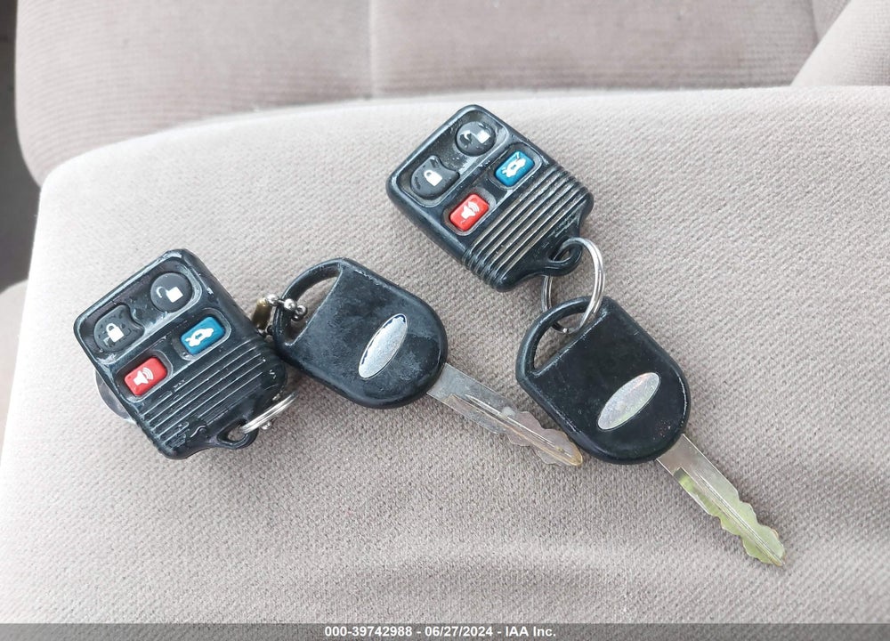 2001 FORD TAURUS SES VIN: 1FAFP55U81A200348