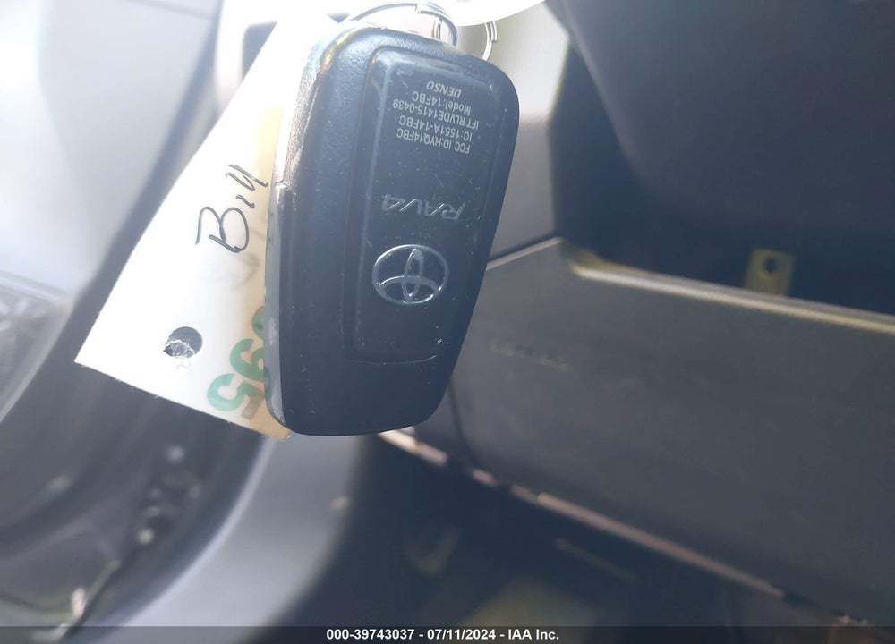 2020 TOYOTA RAV4 XLE VIN: 2T3P1RFV0LC084616