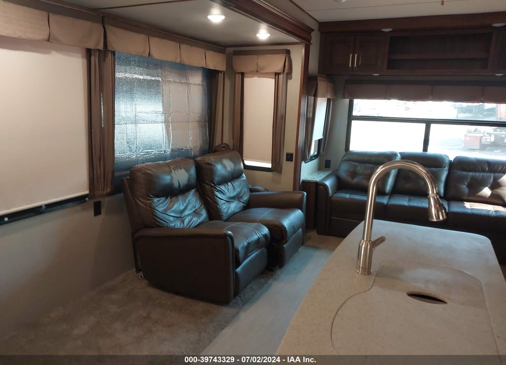 2017 KEYSTONE 2017  AVALAN VIN: 4YDF32026HE760783