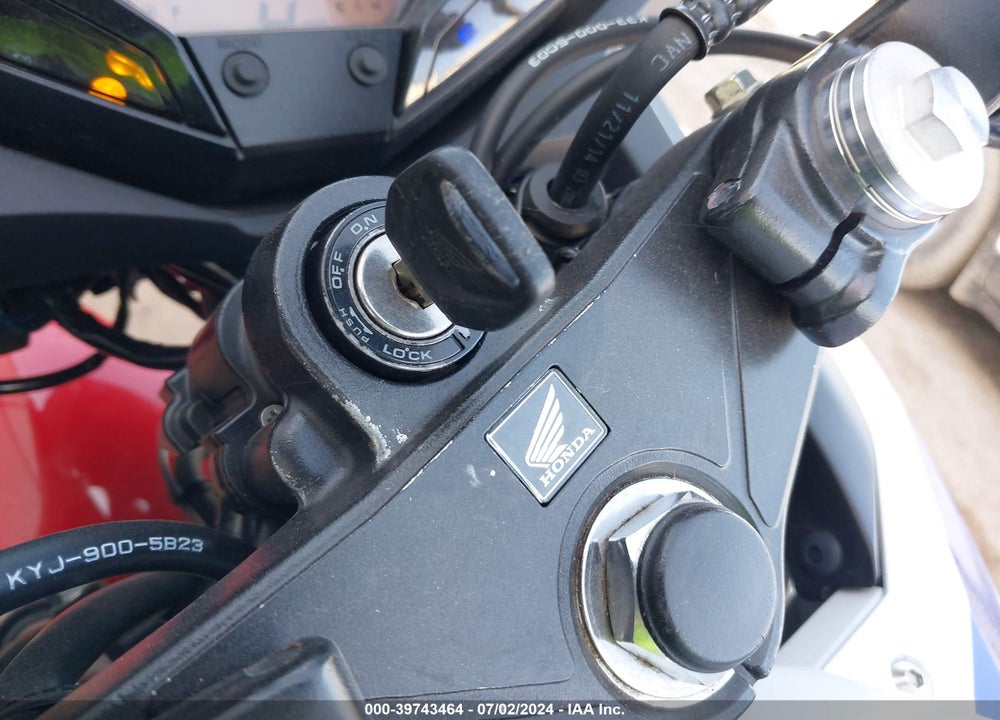 2015 HONDA CBR300 RA VIN: MLHNC5159F5100868
