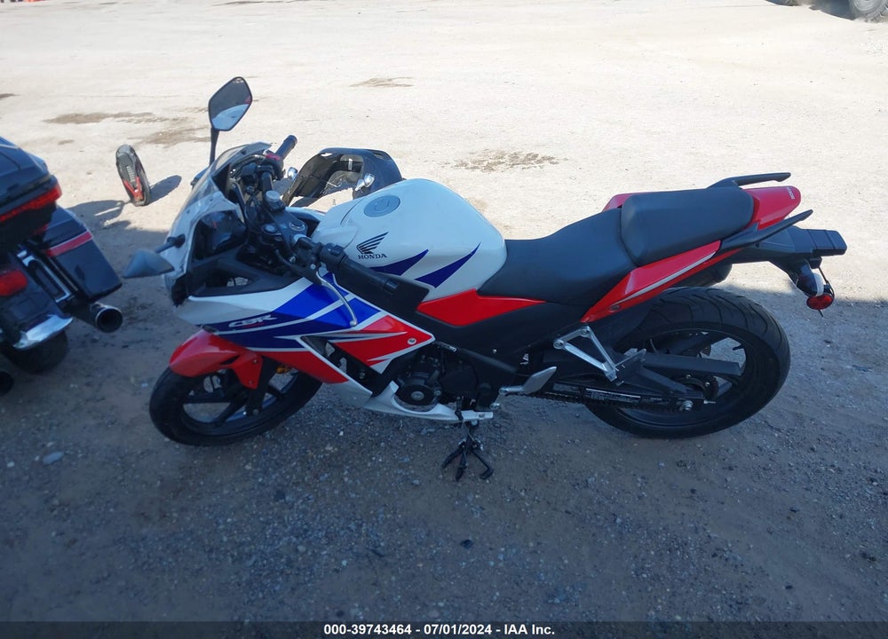 2015 HONDA CBR300 RA VIN: MLHNC5159F5100868