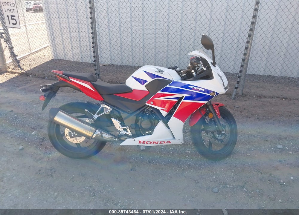 2015 HONDA CBR300 RA VIN: MLHNC5159F5100868