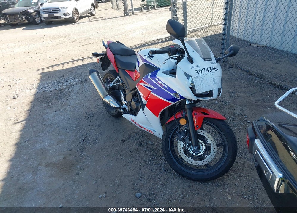 2015 HONDA CBR300 RA VIN: MLHNC5159F5100868