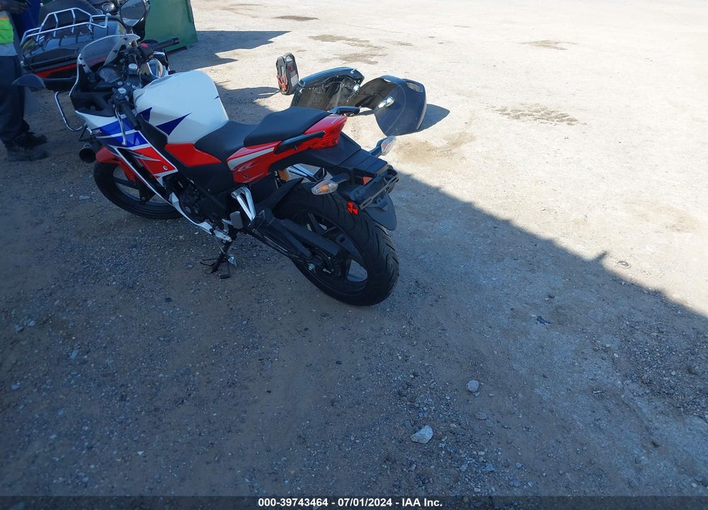 2015 HONDA CBR300 RA VIN: MLHNC5159F5100868