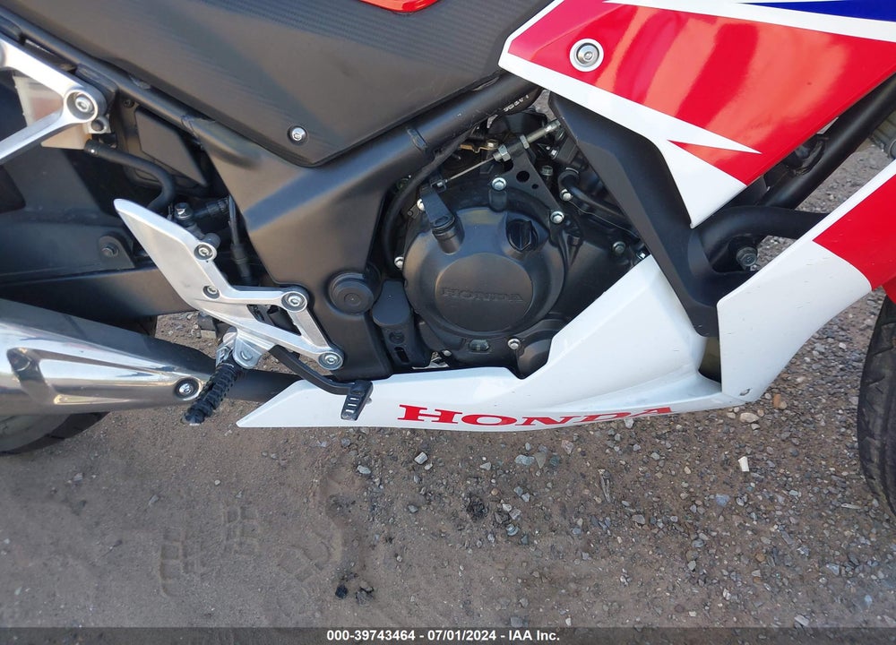 2015 HONDA CBR300 RA VIN: MLHNC5159F5100868