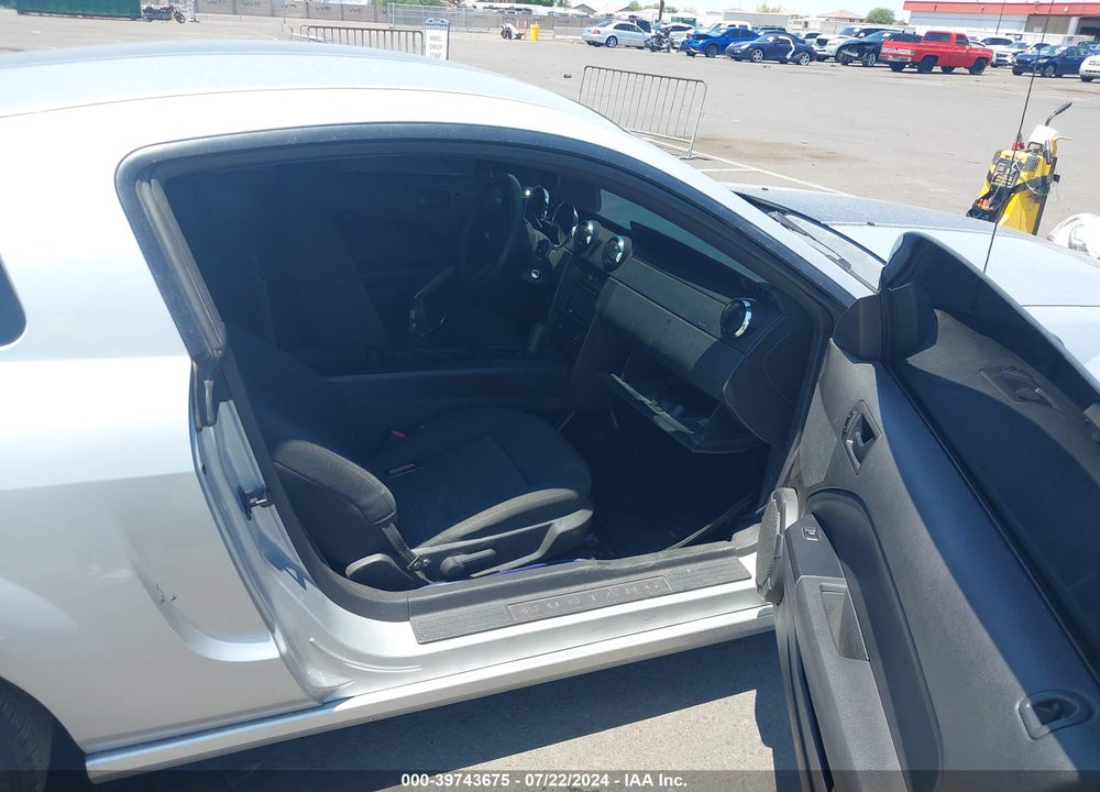 2005 FORD MUSTANG GT DELUXE/GT PREMIUM VIN: 1ZVFT82H855236258