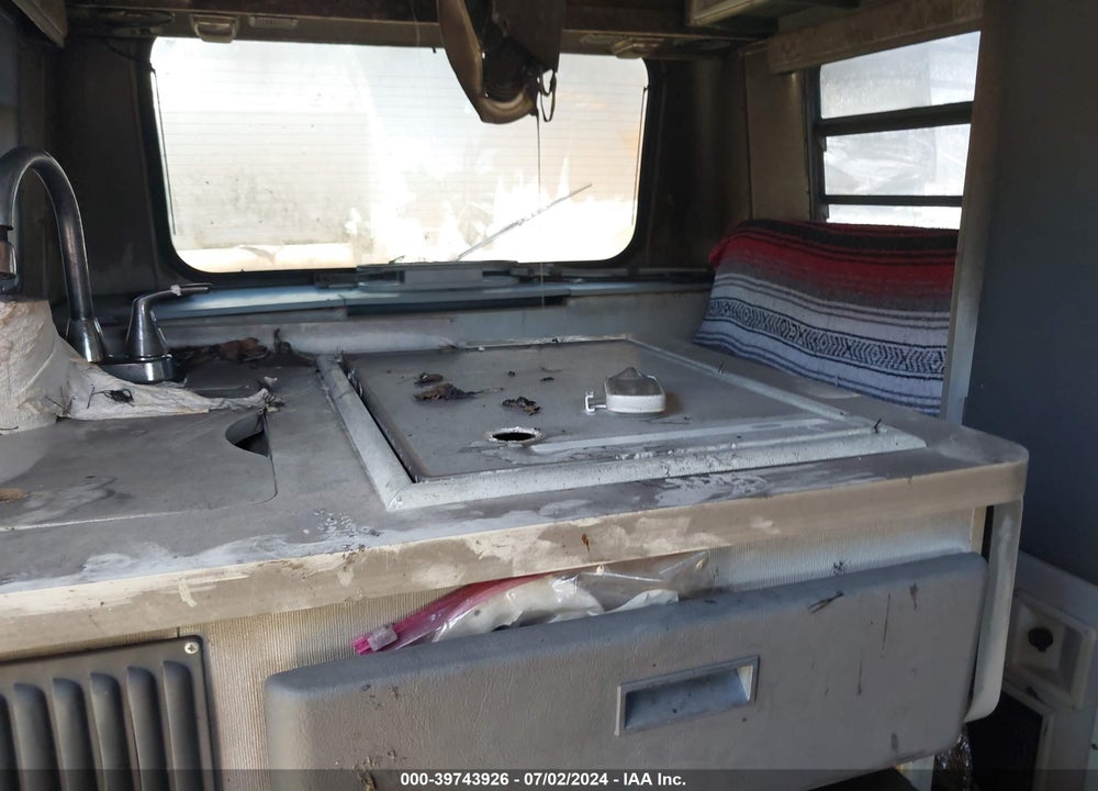 2000 WINNEBAGO EUROVAN/VOLKS MTR HOME VIN: WV3AH4703YH110920