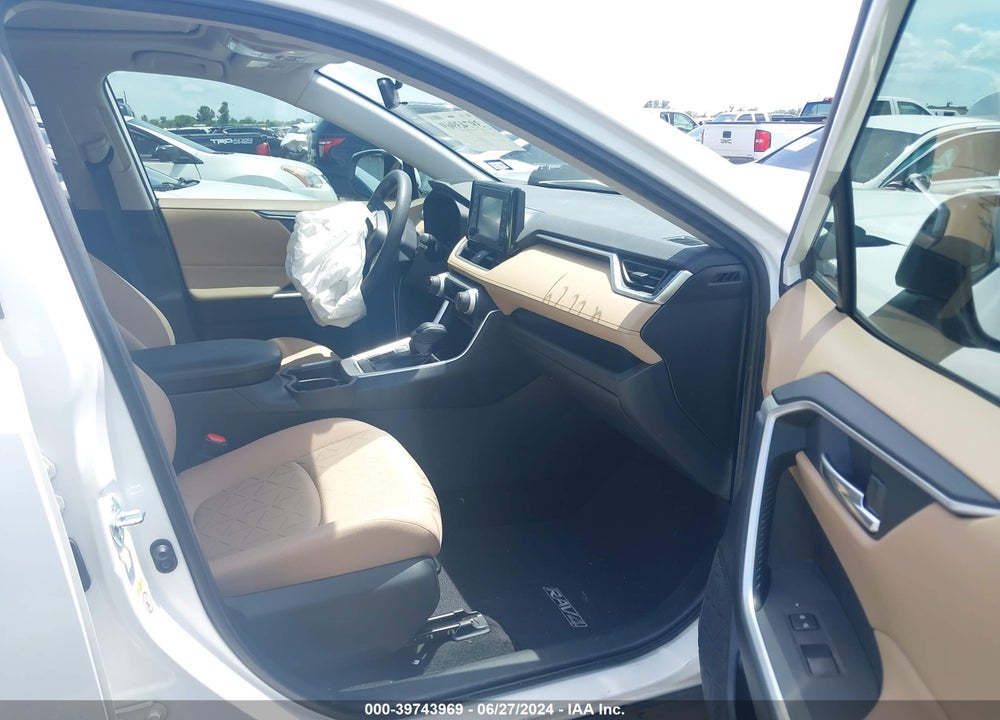 2019 TOYOTA RAV4 XLE VIN: JTMW1RFV7KD511568