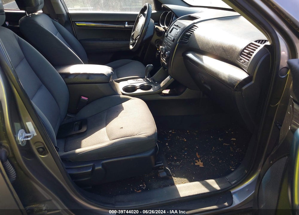 2013 KIA SORENTO LX VIN: 5XYKT3A13DG383599
