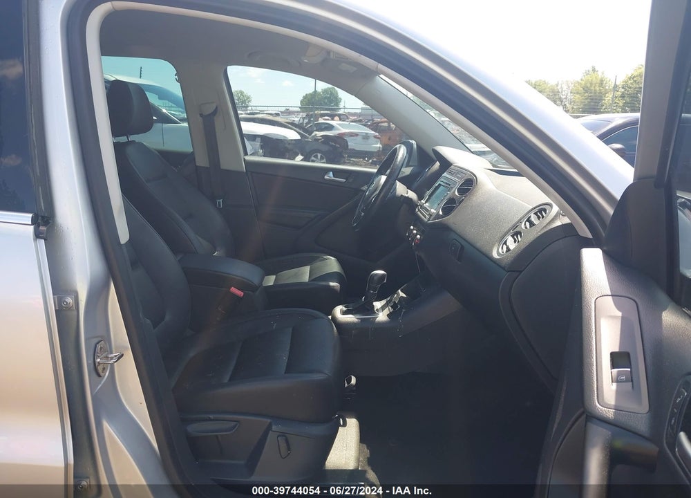 2014 VOLKSWAGEN TIGUAN SE VIN: WVGBV3AX2EW606813