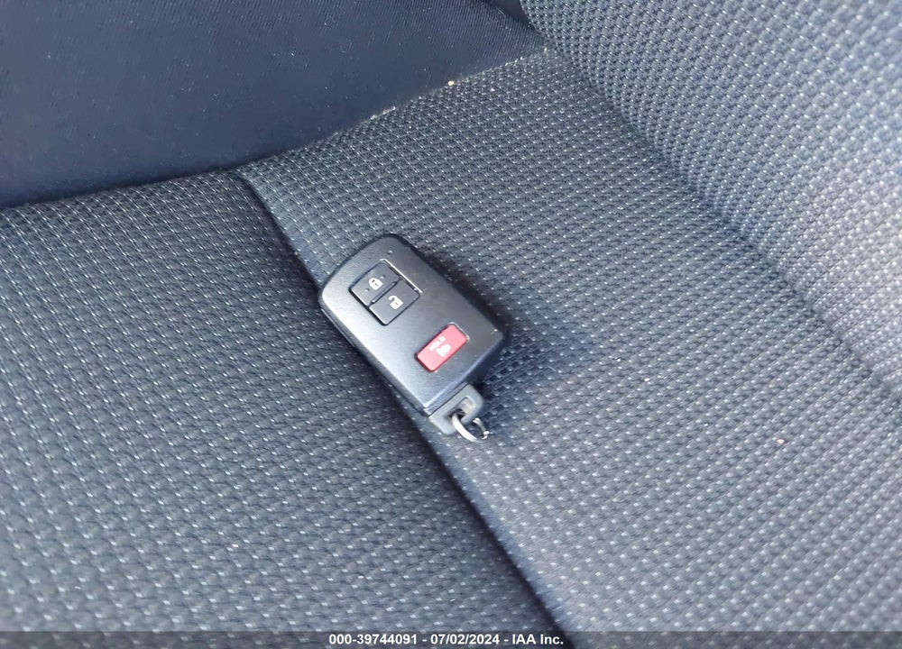 2018 TOYOTA RAV4 HYBRID LE VIN: JTMRJREV2JD239069