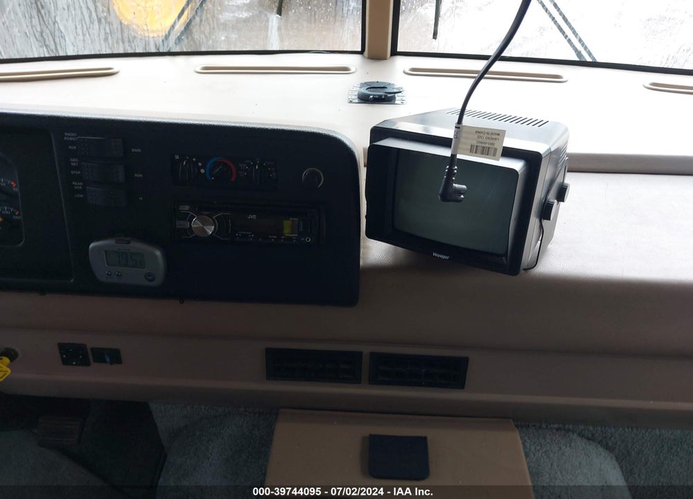 2000 WINNEBAGO WORKHORSE CLASS A VIN: 5B4LP37J4Y3318700