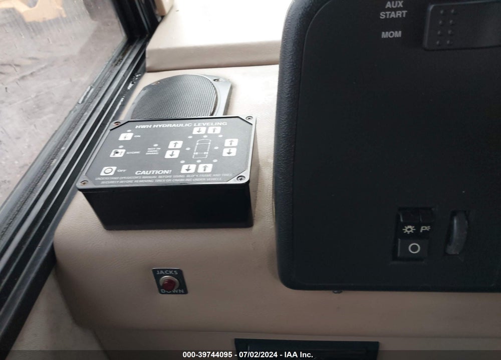 2000 WINNEBAGO WORKHORSE CLASS A VIN: 5B4LP37J4Y3318700