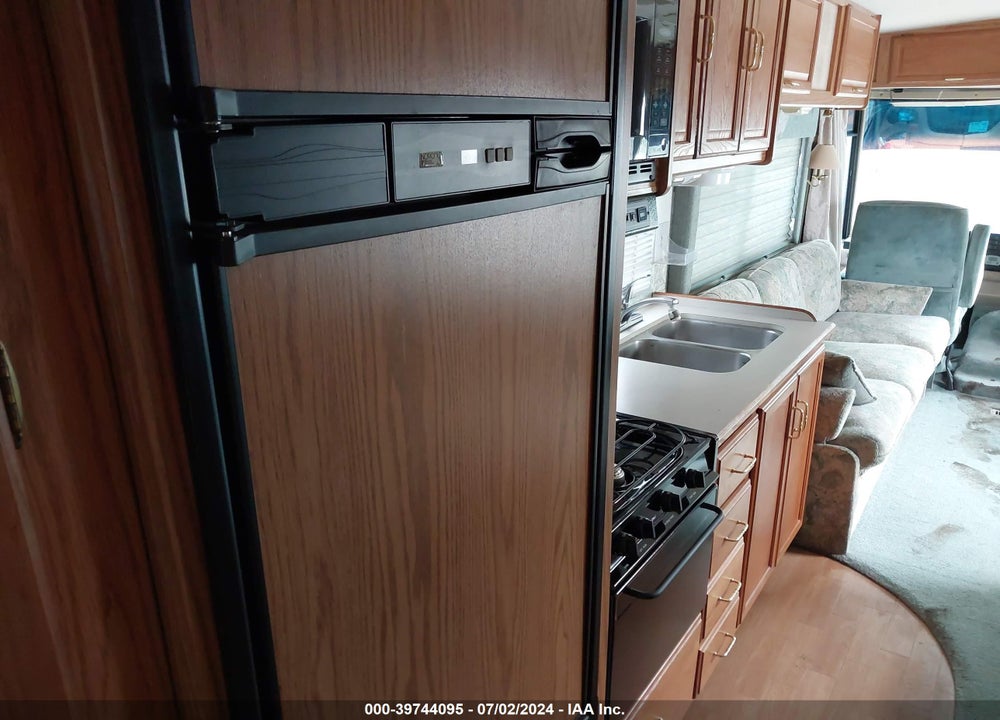 2000 WINNEBAGO WORKHORSE CLASS A VIN: 5B4LP37J4Y3318700