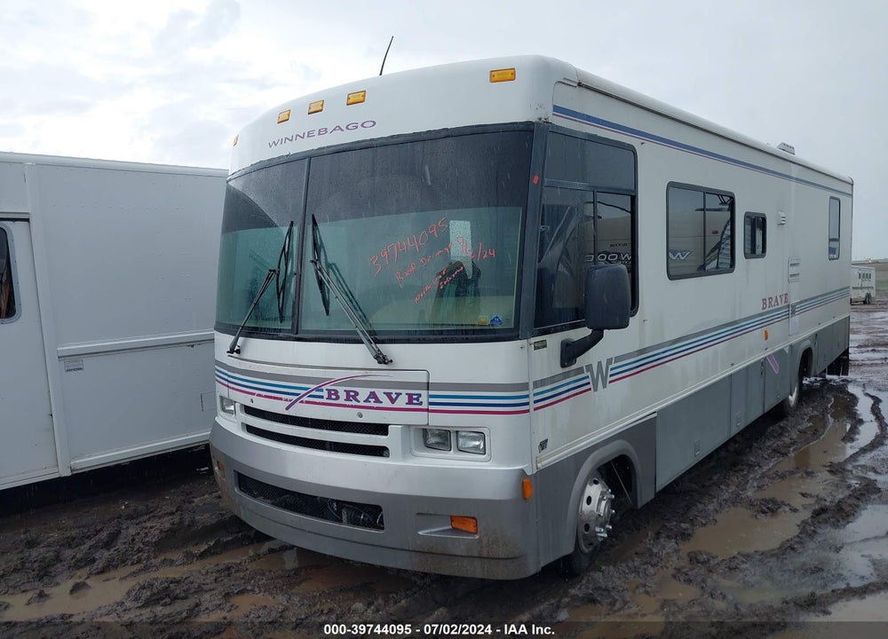 2000 WINNEBAGO WORKHORSE CLASS A VIN: 5B4LP37J4Y3318700