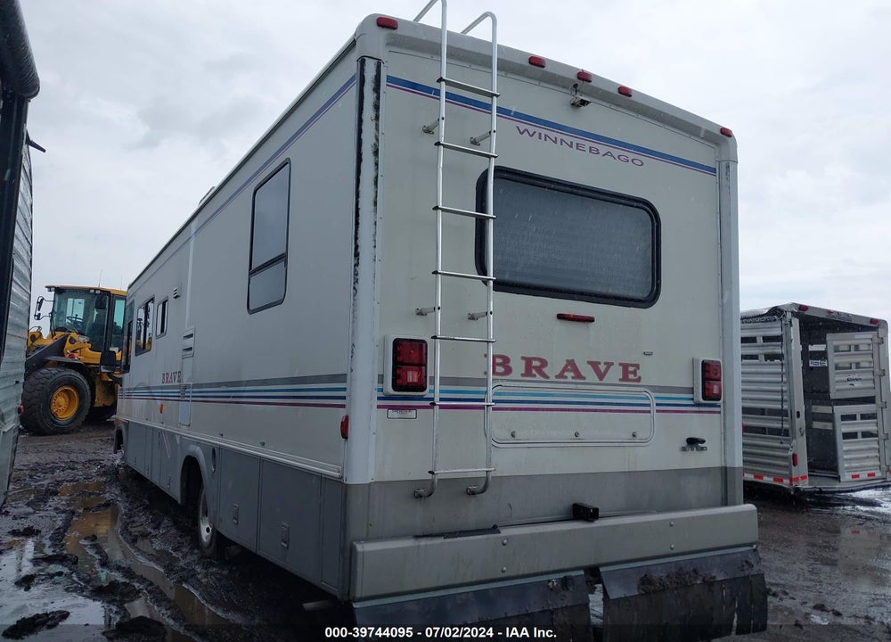 2000 WINNEBAGO WORKHORSE CLASS A VIN: 5B4LP37J4Y3318700