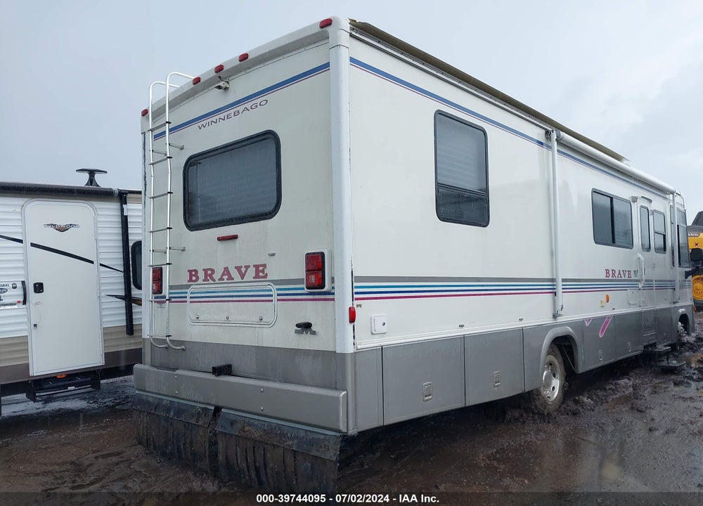 2000 WINNEBAGO WORKHORSE CLASS A VIN: 5B4LP37J4Y3318700
