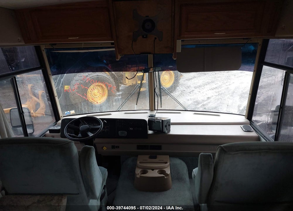 2000 WINNEBAGO WORKHORSE CLASS A VIN: 5B4LP37J4Y3318700