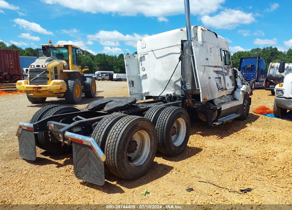 2000 FREIGHTLINER FLD FLD120 VIN: 1FUYDSEBXYLG17683