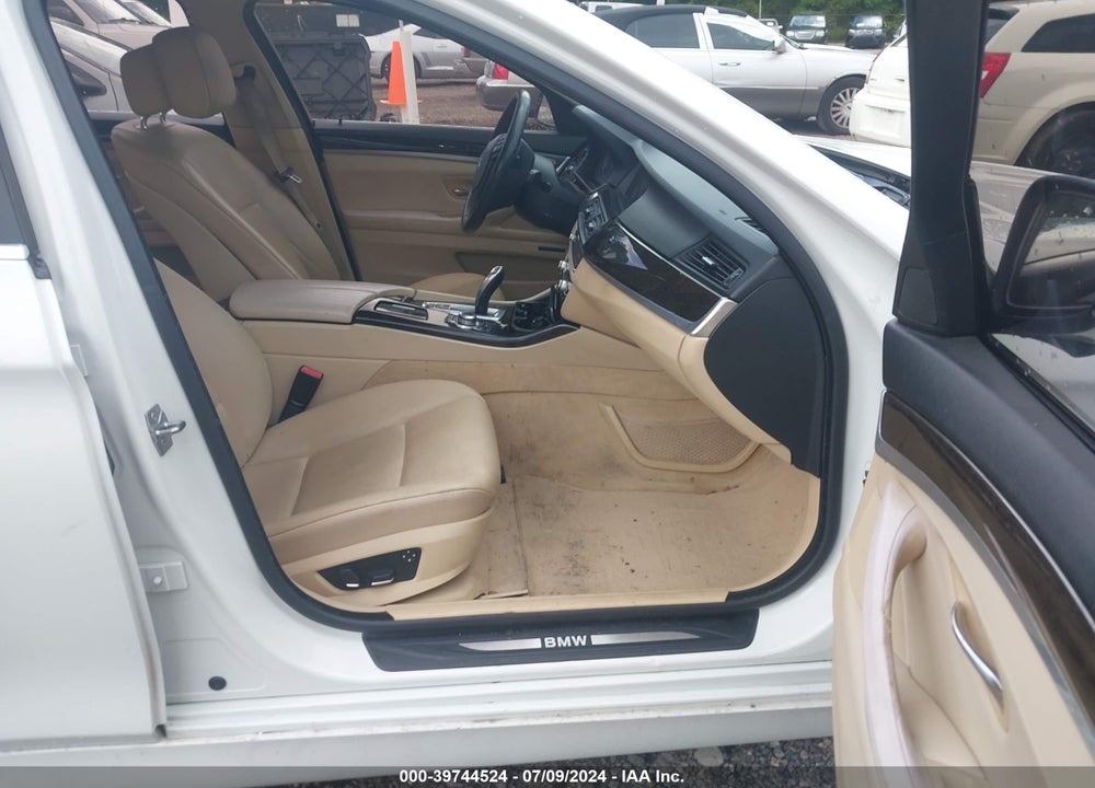 2011 BMW 528I VIN: WBAFR1C56BC672401