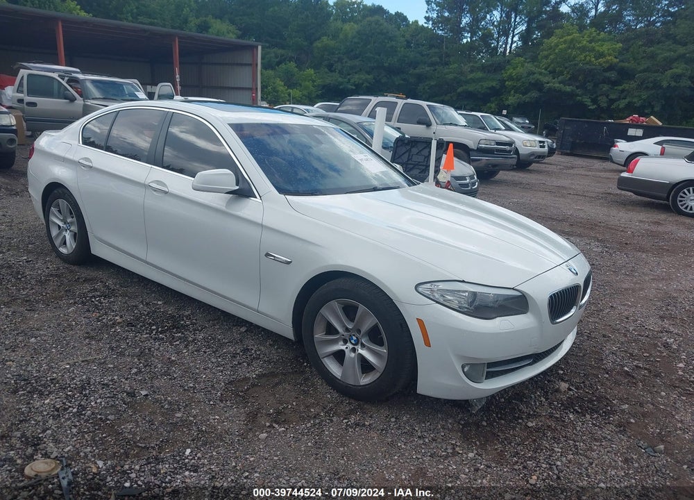 2011 BMW 528I VIN: WBAFR1C56BC672401