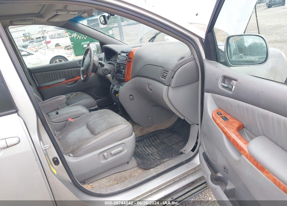 2008 TOYOTA SIENNA XLE VIN: 5TDZK22C88S116849