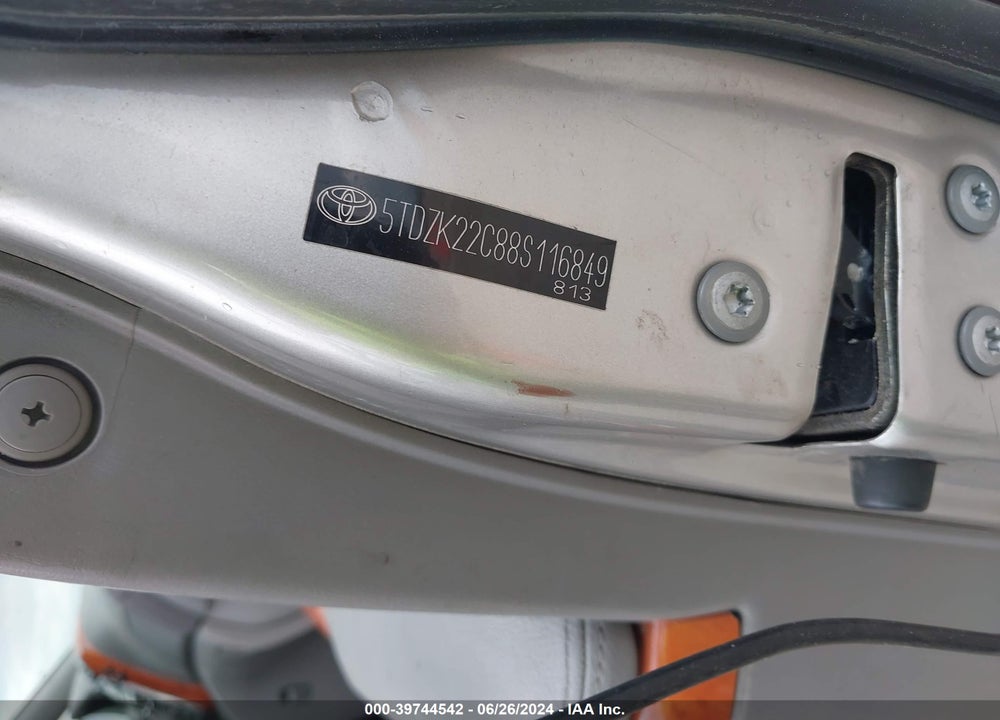 2008 TOYOTA SIENNA XLE VIN: 5TDZK22C88S116849