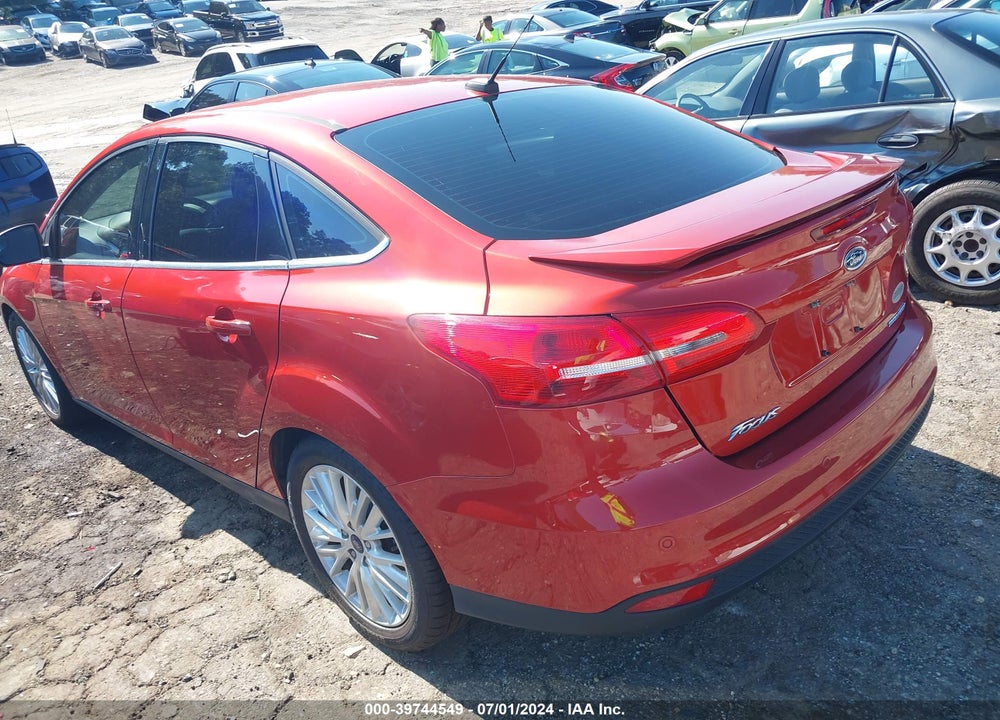 2018 FORD FOCUS TITANIUM VIN: 1FADP3J26JL286182