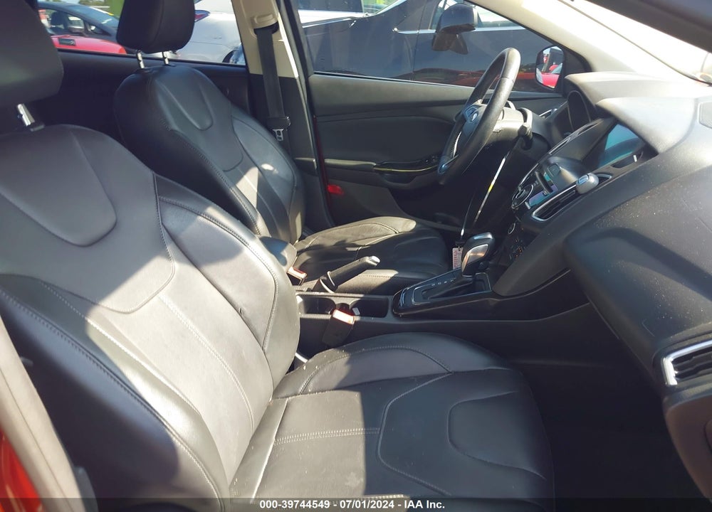 2018 FORD FOCUS TITANIUM VIN: 1FADP3J26JL286182