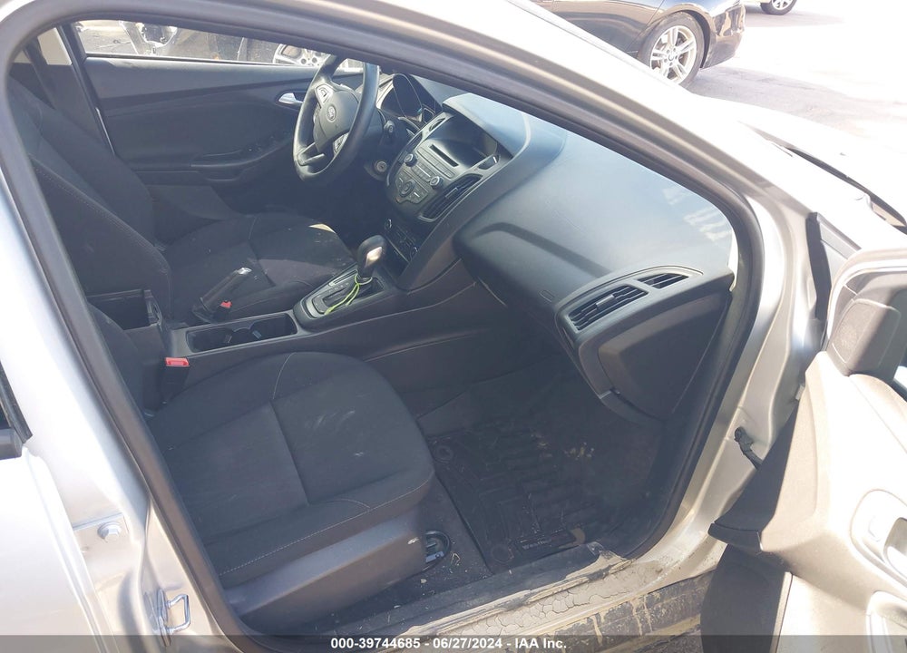 2017 FORD FOCUS SE VIN: 1FADP3K2XHL205533