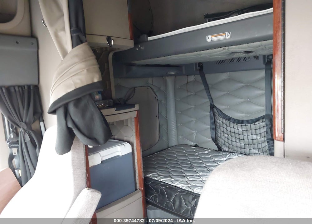 2014 FREIGHTLINER CASCADIA 125 VIN: 3AKJGLD64ESFU1381