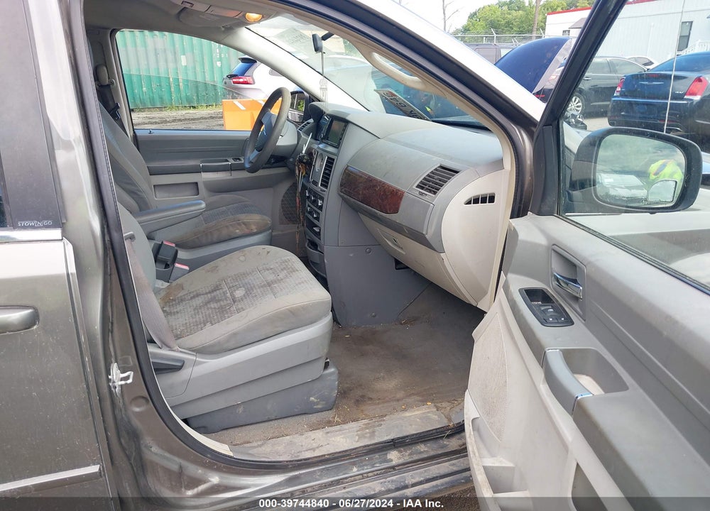2010 CHRYSLER TOWN & COUNTRY LX VIN: 2A4RR4DEXAR315111