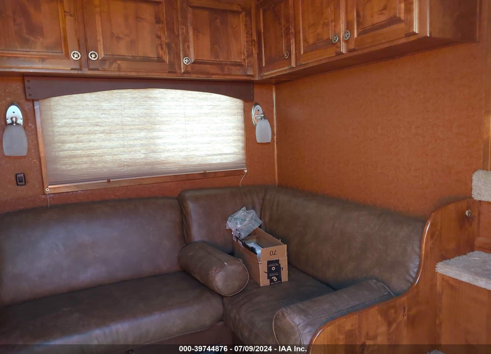 2011 ELITE TRVTR VIN: 5MKWG2720B0012102