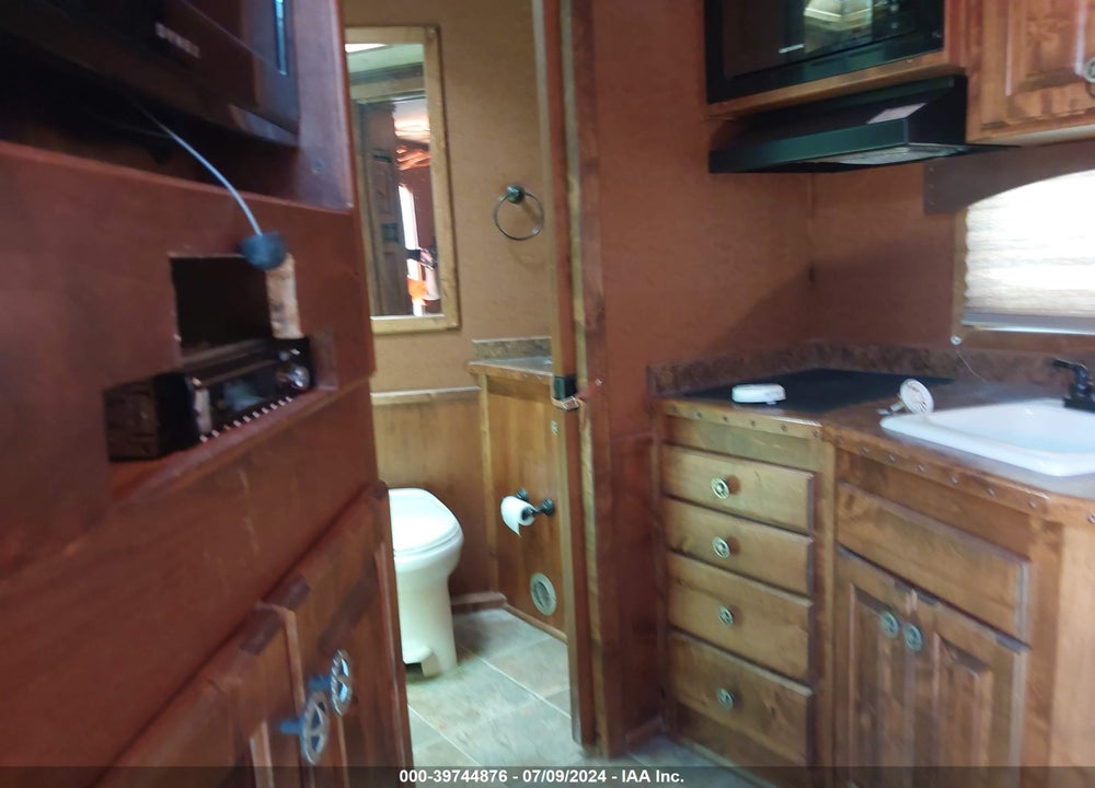 2011 ELITE TRVTR VIN: 5MKWG2720B0012102