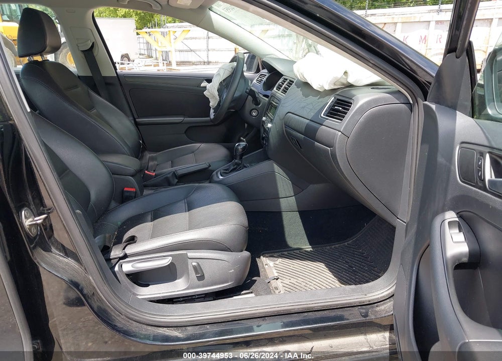 2014 VOLKSWAGEN JETTA 1.8T SE VIN: 3VWD17AJ7EM366215