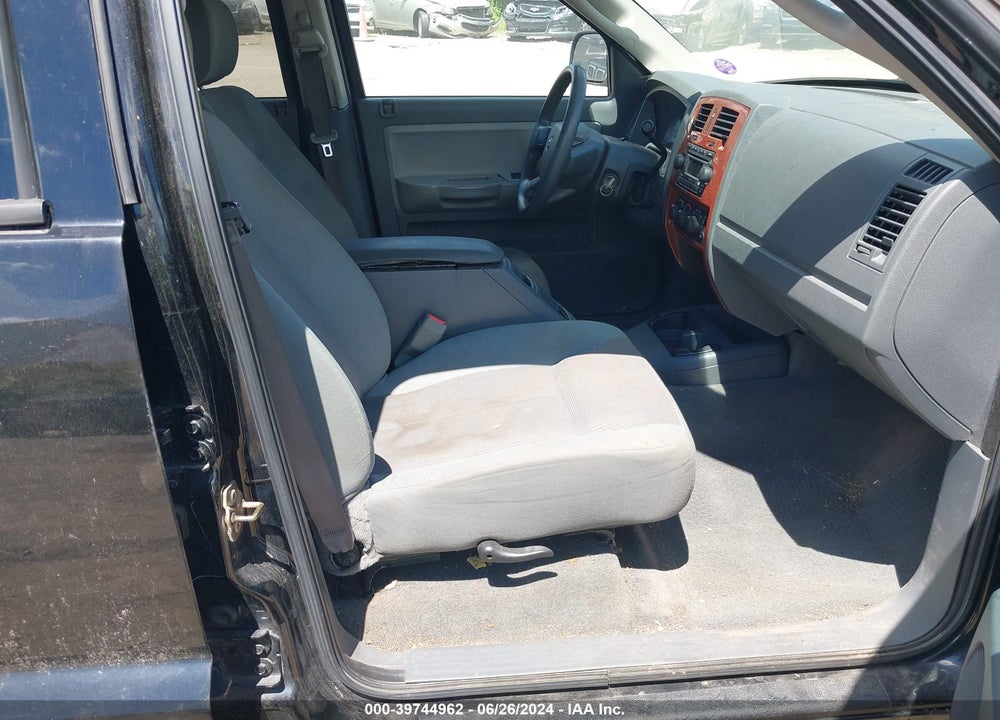 2005 DODGE DAKOTA SLT VIN: 1D7HW48NX5S155472