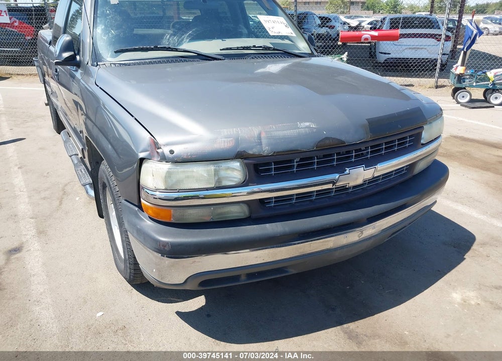 2000 CHEVROLET SILVERADO 1500 LS VIN: 2GCEC19T1Y1223535