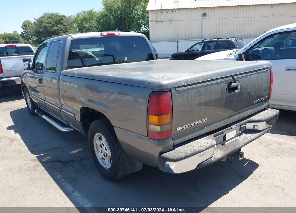 2000 CHEVROLET SILVERADO 1500 LS VIN: 2GCEC19T1Y1223535