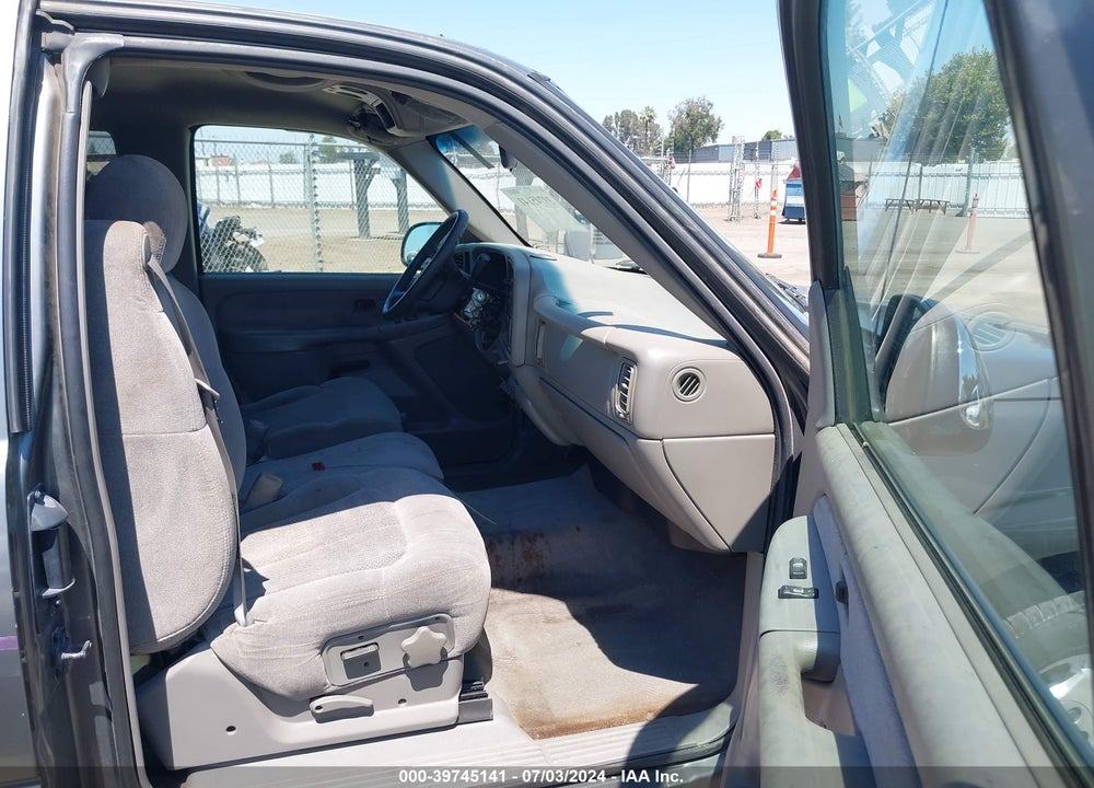 2000 CHEVROLET SILVERADO 1500 LS VIN: 2GCEC19T1Y1223535