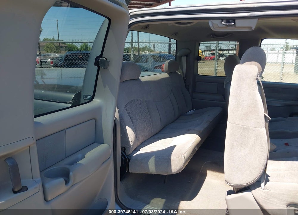 2000 CHEVROLET SILVERADO 1500 LS VIN: 2GCEC19T1Y1223535