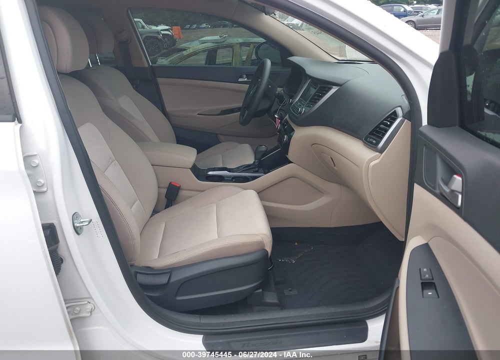 2018 HYUNDAI TUCSON SE VIN: KM8J23A41JU690915