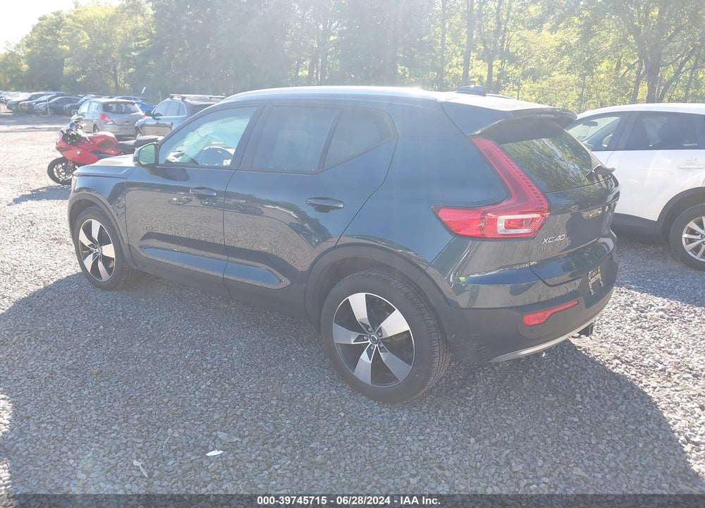 2021 VOLVO XC40 T5 MOMENTUM VIN: YV4162UK6M2557982