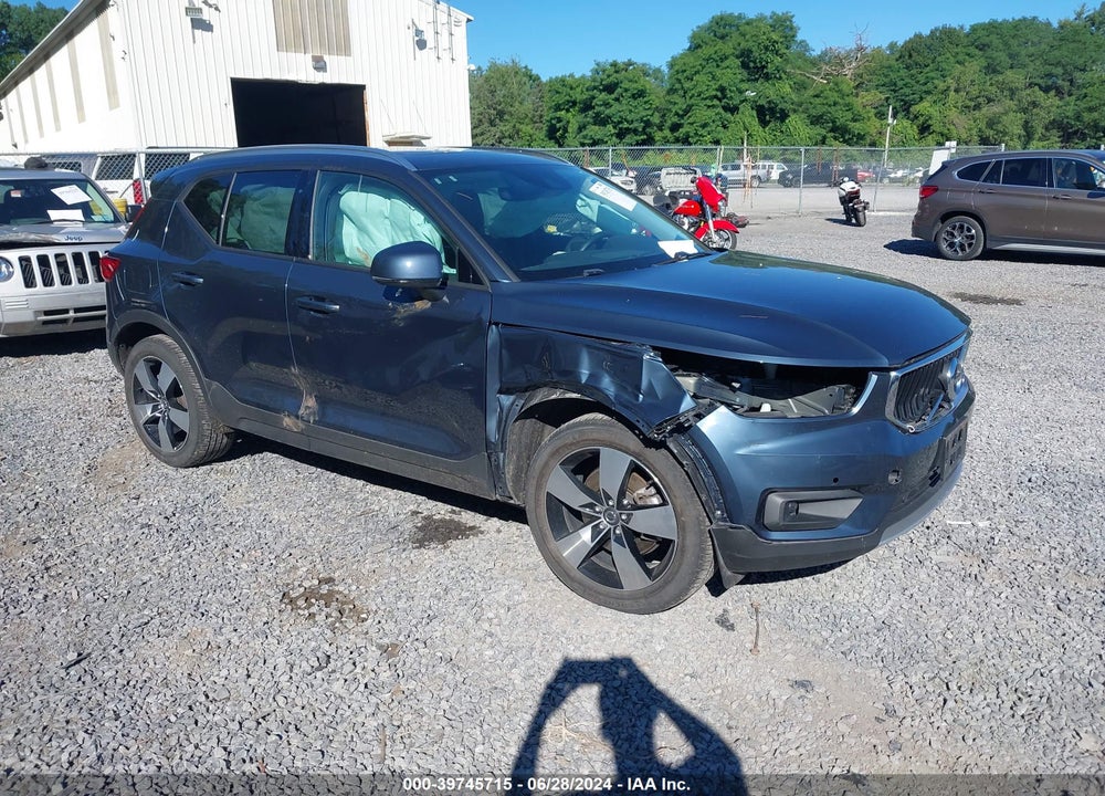 2021 VOLVO XC40 T5 MOMENTUM VIN: YV4162UK6M2557982