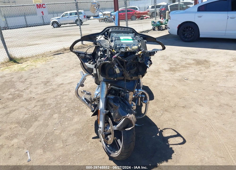 2016 HARLEY-DAVIDSON FLTRXS ROAD GLIDE SPECIAL VIN: 1HD1KTM39GB689229