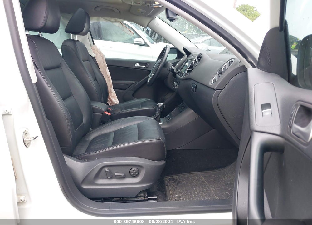 2017 VOLKSWAGEN TIGUAN 2.0T SPORT VIN: WVGUV7AX0HK015407