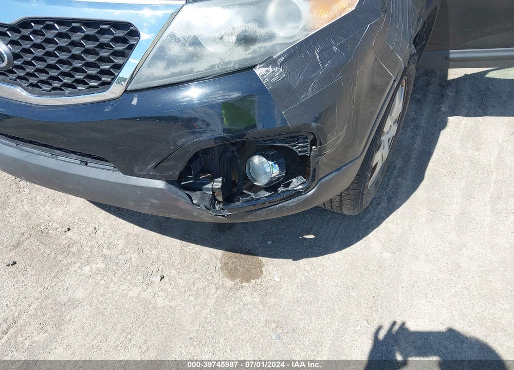 2011 KIA SORENTO LX VIN: 5XYKT4A16BG069061