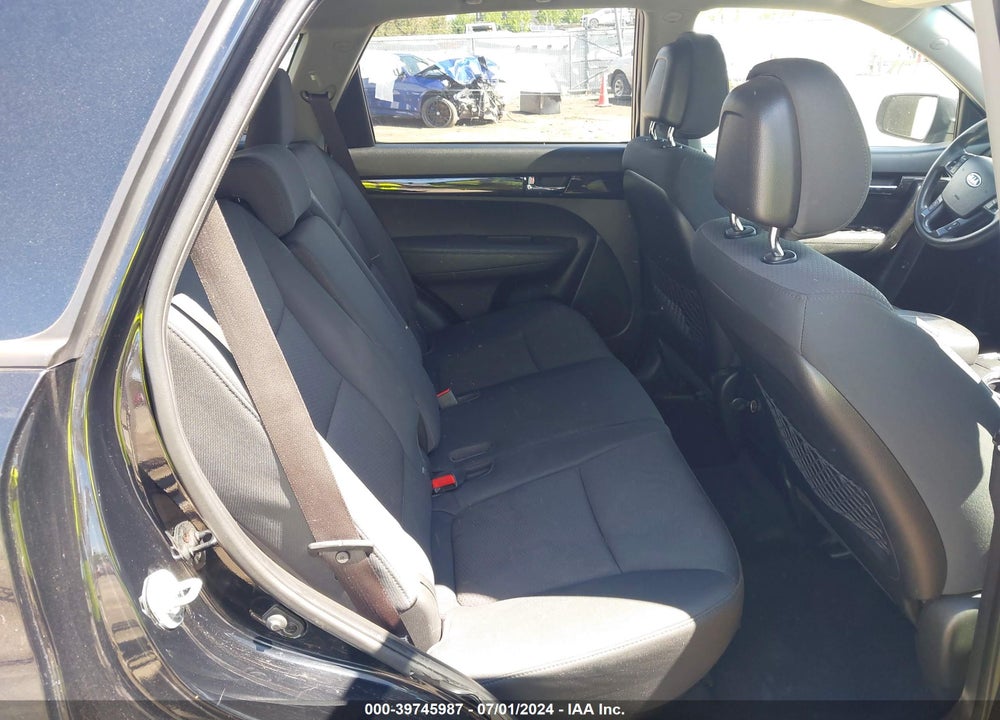 2011 KIA SORENTO LX VIN: 5XYKT4A16BG069061