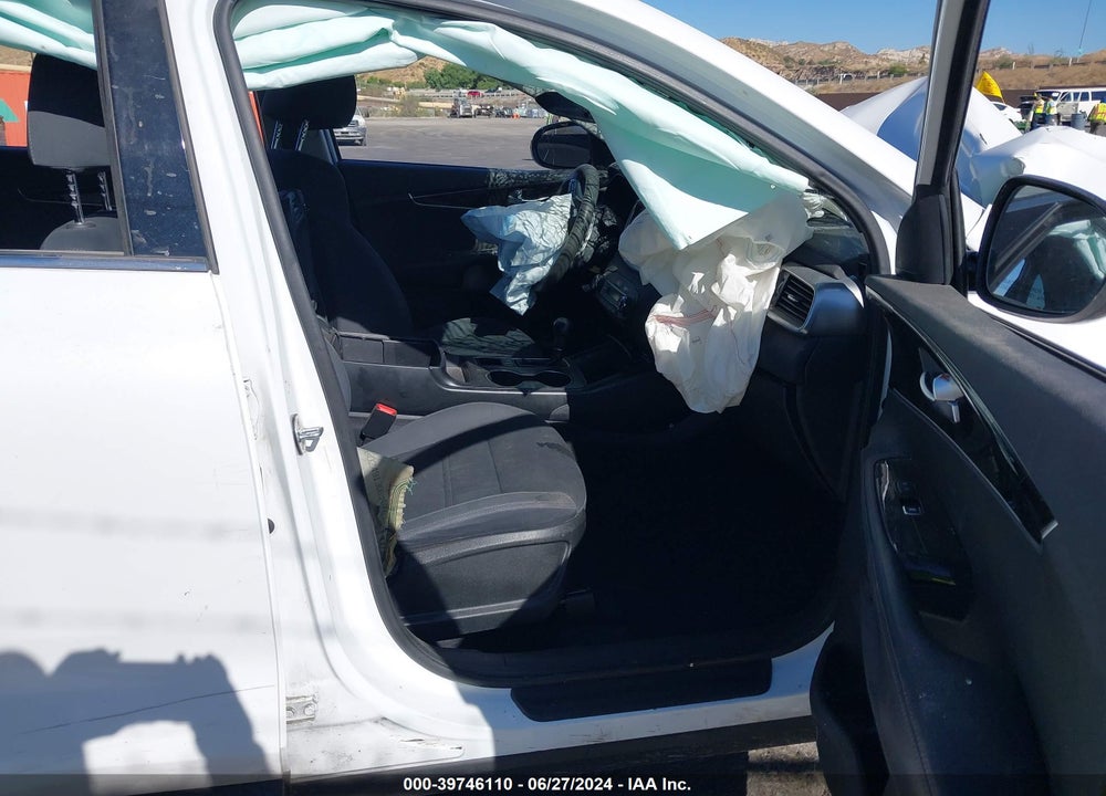 2019 KIA SORENTO 3.3L LX VIN: 5XYPGDA51KG463614