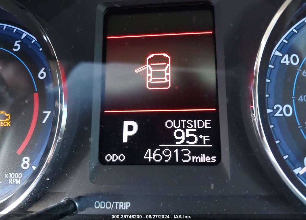 2018 TOYOTA COROLLA LE VIN: 5YFBURHE1JP846162