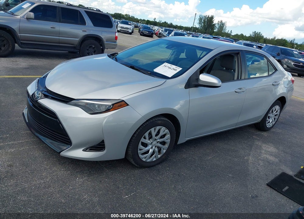 2018 TOYOTA COROLLA LE VIN: 5YFBURHE1JP846162